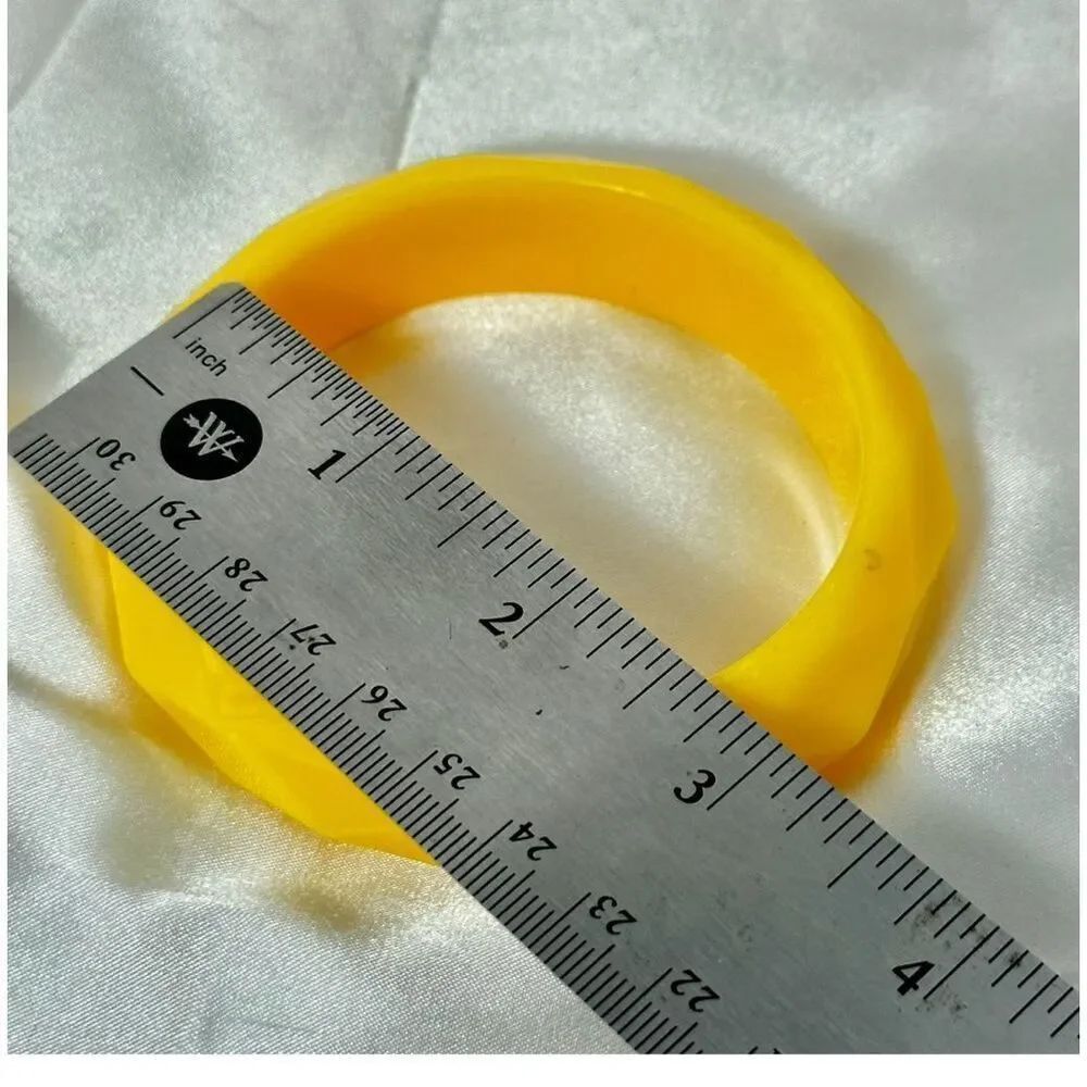 Yellow bangle bracelet - Picture 5 of 5